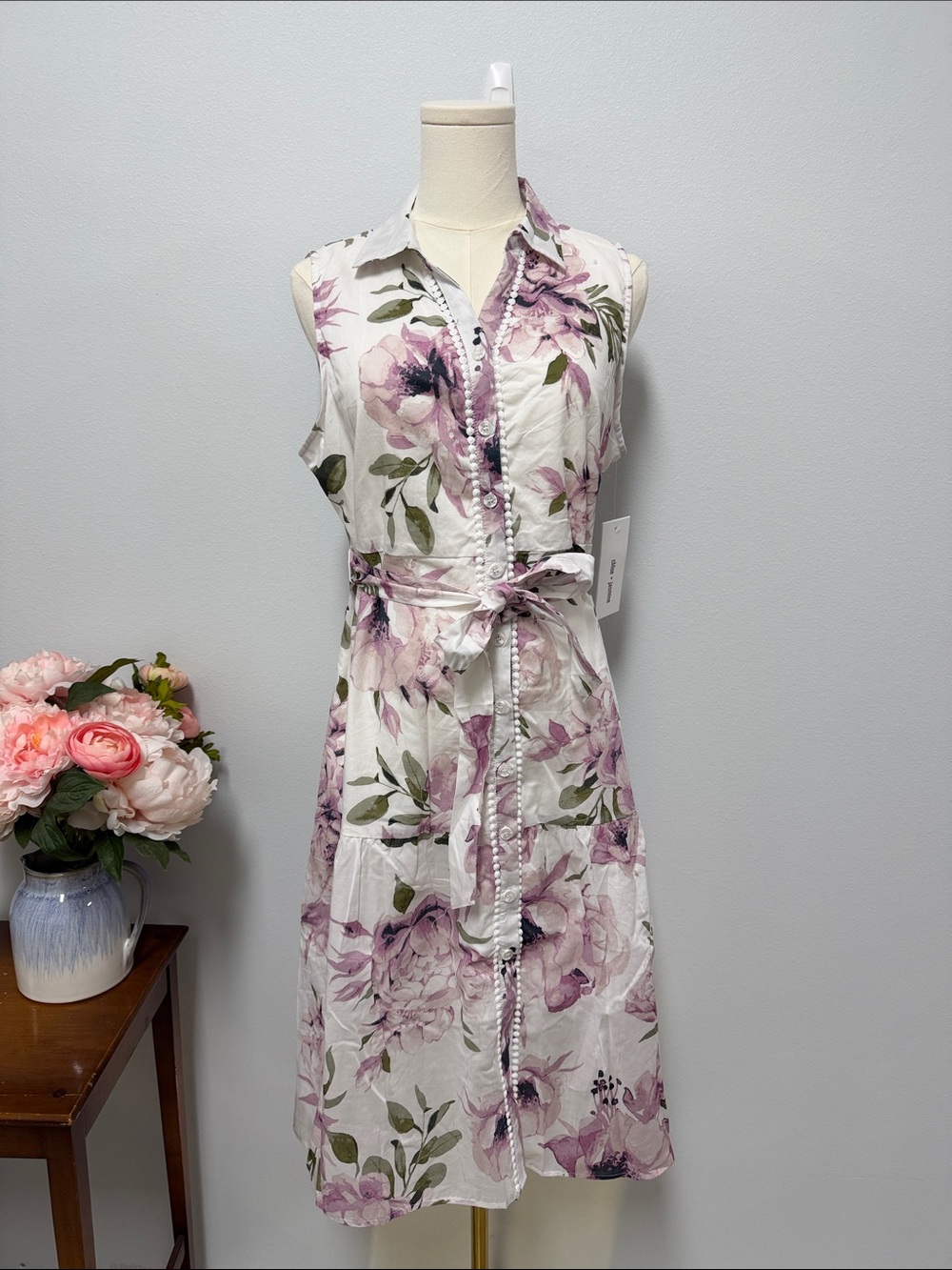 Sleeveless Floral Tie-Waist Midi Dress in Light Purple